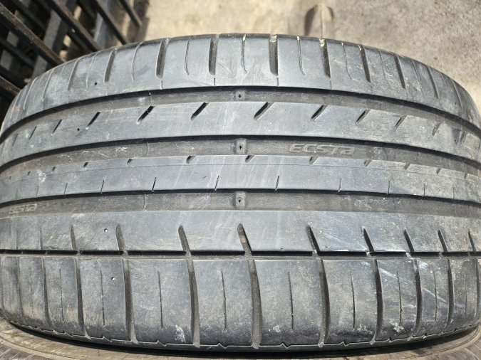 215/40 R18 Kumho Tire