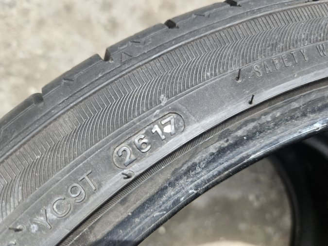 215/40 R18 Kumho Tire