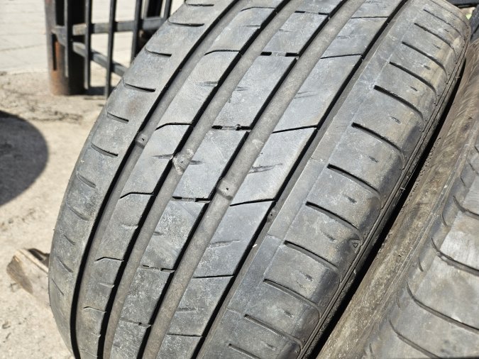235/40 R19 Nexen