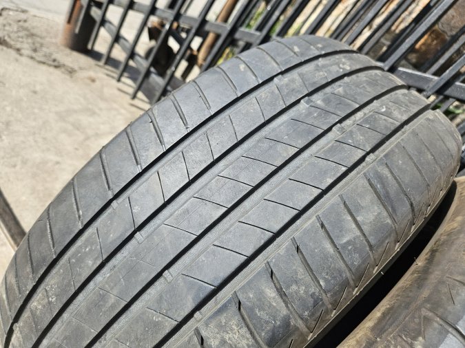 225/55 R17 Bridgestone