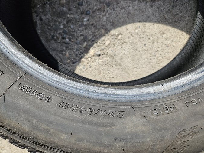225/55 R17 Bridgestone