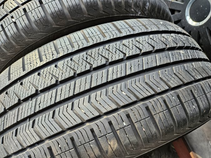 235/55 R17 Vrederstein