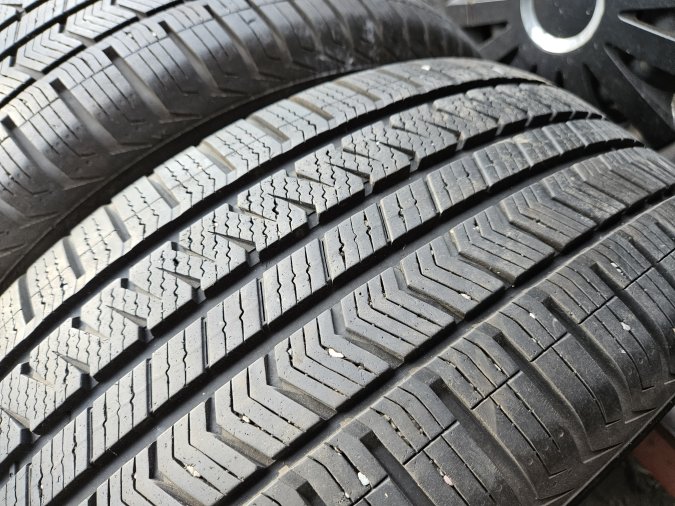 235/55 R17 Vrederstein