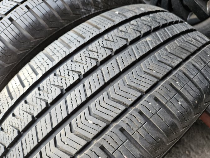 235/55 R17 Vrederstein