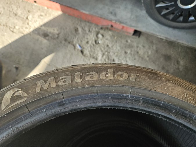 225/40 R18 Matador