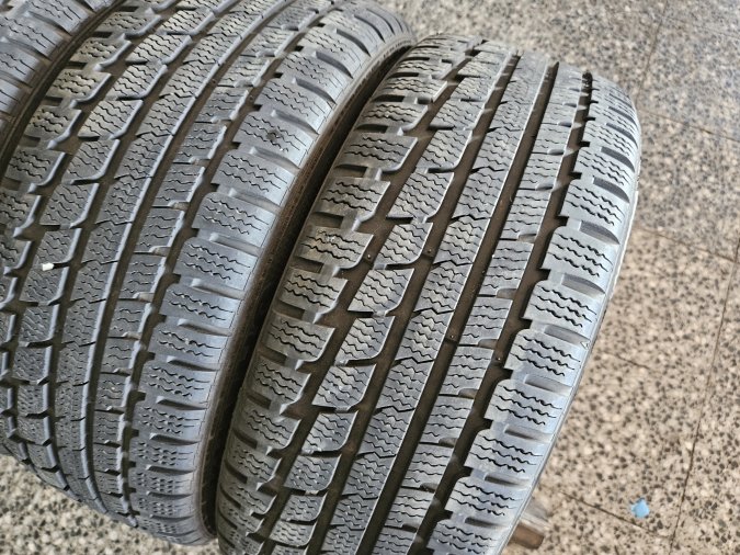 205/45 R17 Kumho Tire