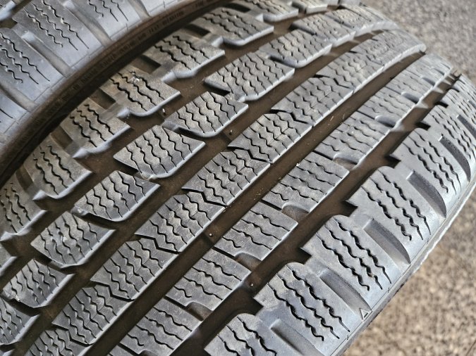 205/45 R17 Kumho Tire