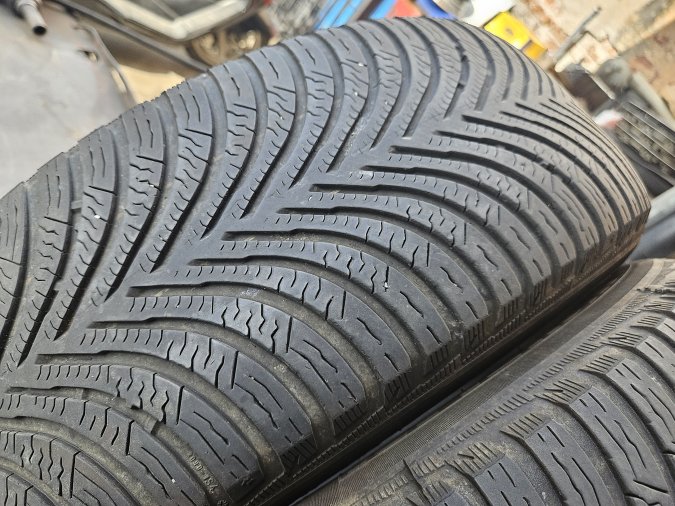 205/60 R16 Michelin