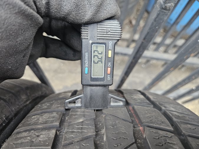 205/60 R16 Continental