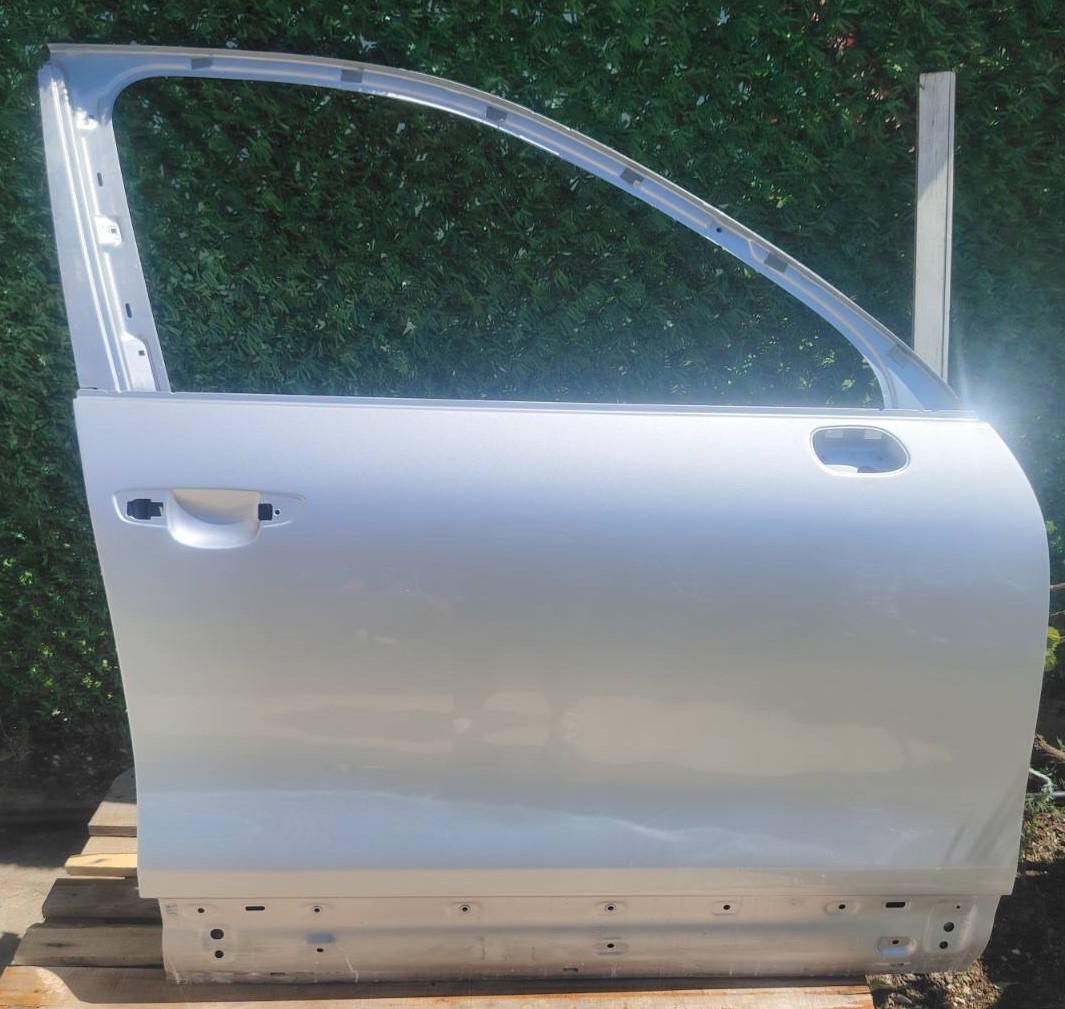 VW Touareg 7P Prednja Desna Vrata 7P0 831 312 B