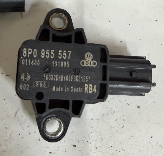 Senzor airbag-a u vratima A3 A4 TT 8P0955557
